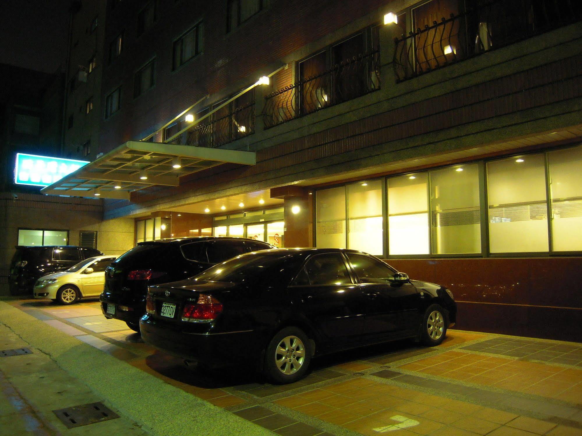 Shihzuwan Hotel - Kaohsiung Station Exterior photo